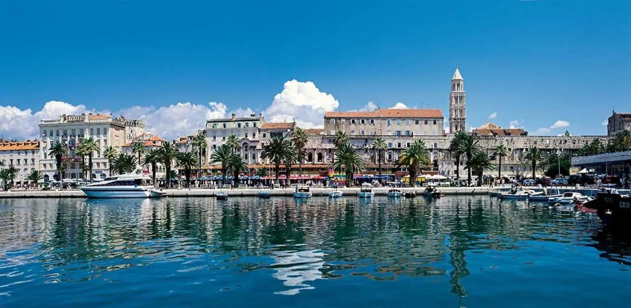 Click In Apartment Stobrec Next To Split